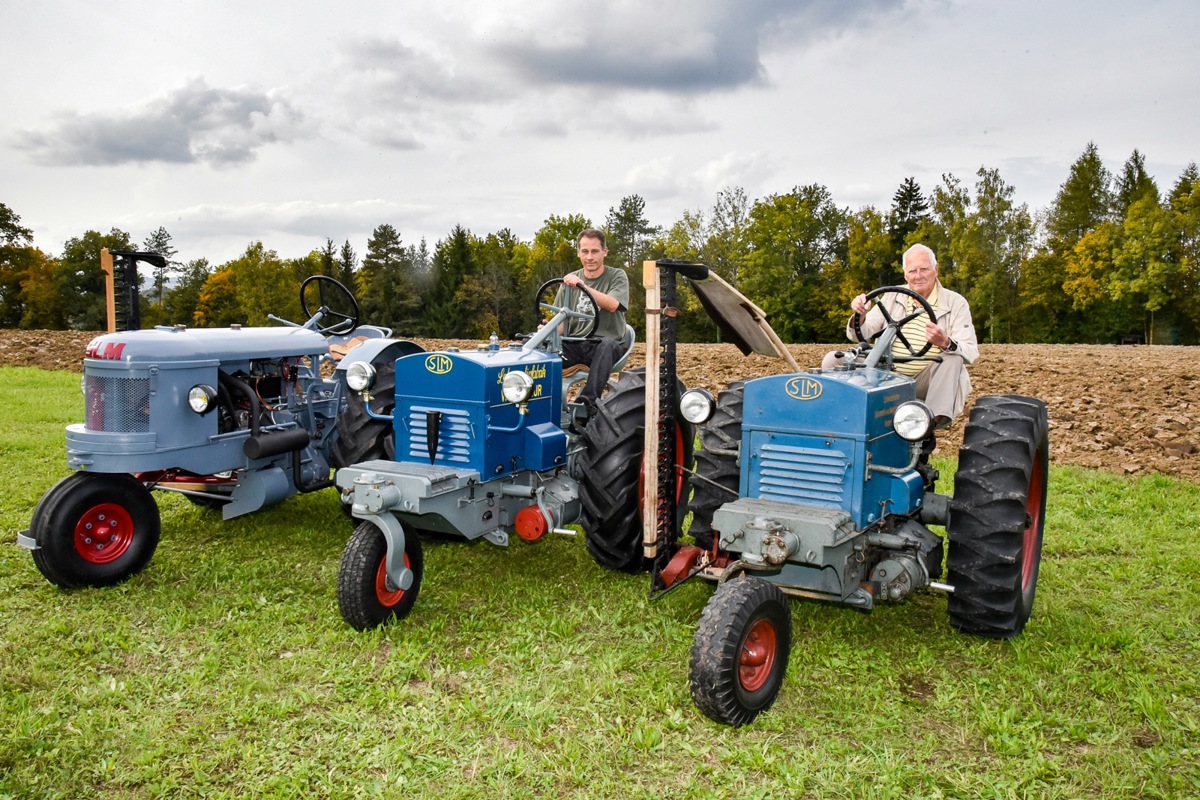 Der jüngste SLM-Traktor von 1955 (links)