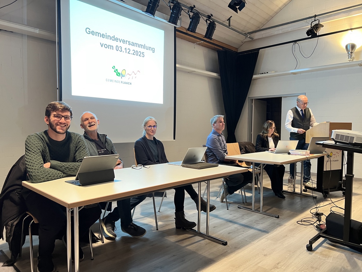 Der Gemeinderat Flaach Wollte Die Bibliothek Schliessen Und Wurde Überstimmt1