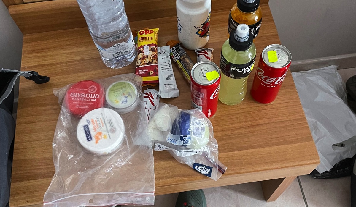 9-notwendige-versorgung-im-gepa-ck-salben-fu-r-den-hintern-und-beine-getra-nke-wasser-cola-isotonisch-riegel-genu-gend-fu-r-einen-tag-7.jpg 9-notwendige-versorgung-im-gepa-ck-salben-fu-r-den-hintern-und-beine-getra-nke-wasser-cola-isotonisch-riegel-genu-gend-fu-r-einen-tag-7.jpg