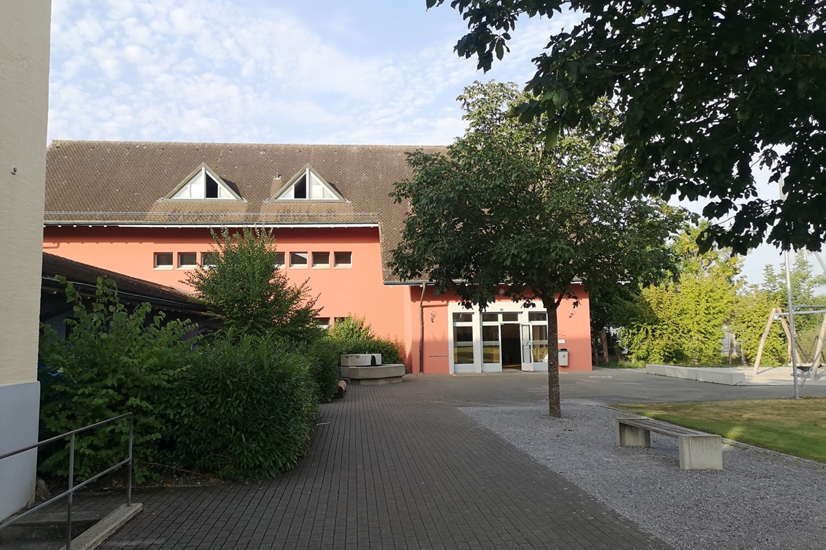 So präsentiert sich das Schulhaus Hofwiesen