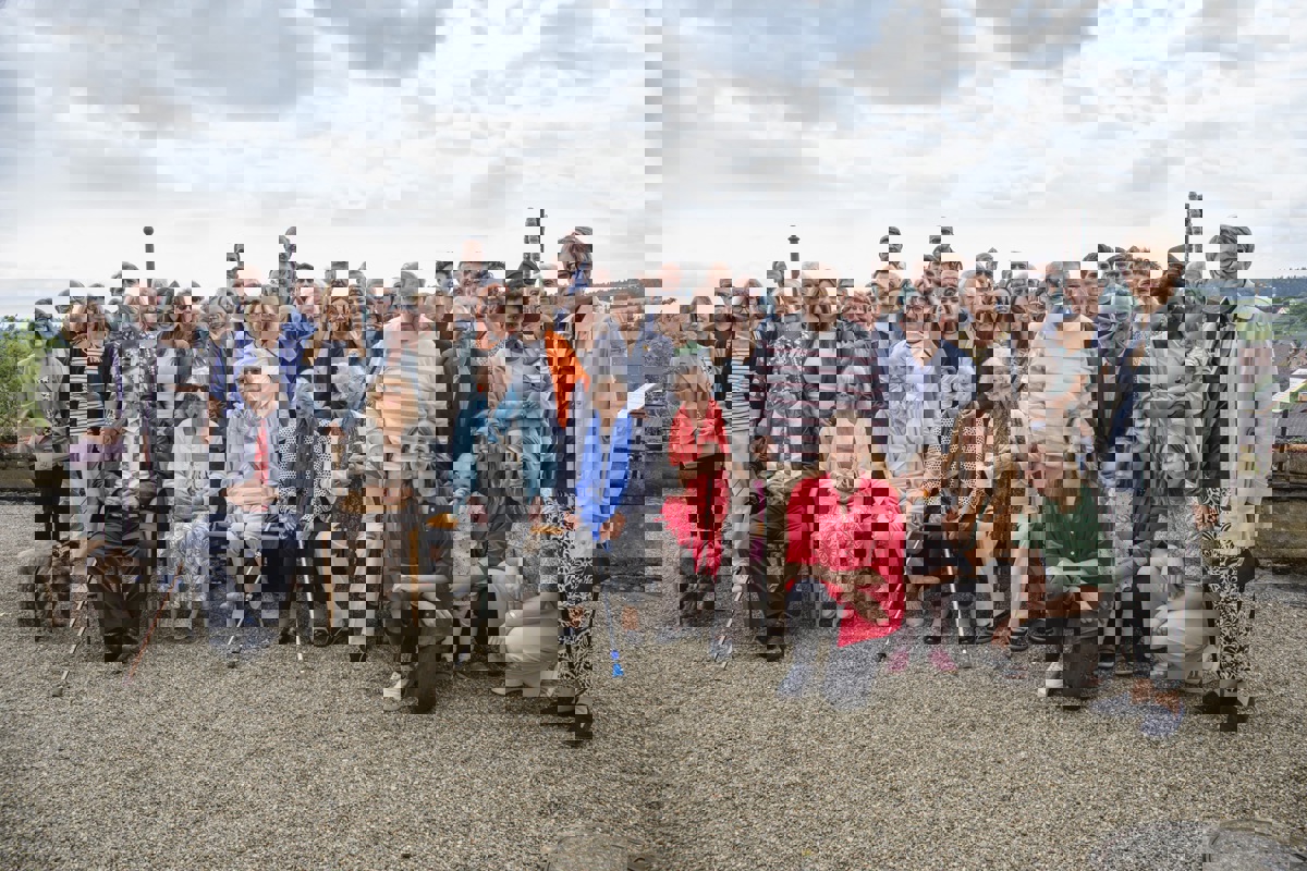 Im 19. Jahrhundert war die Arbenz das mit Abstand grösste Geschlecht in Andelfingen. Heute wohnen nur noch die Halden-müller Caspar und Hanna Arbenz im Ort. Dafür reisten aus allen Teilen der Welt Familienmitglieder an Im 19. Jahrhundert war die Arbenz das mit Abstand grösste Geschlecht in Andelfingen. Heute wohnen nur noch die Halden-müller Caspar und Hanna Arbenz im Ort. Dafür reisten aus allen Teilen der Welt Familienmitglieder an