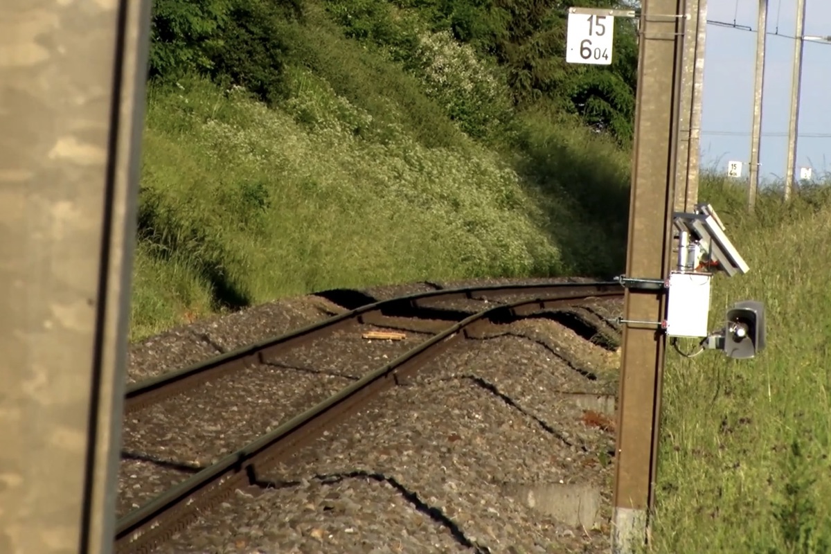 Vier Jahre lang waren entlang der S29 solche Wildwarnanlagen im Testbetrieb. 
Die SBB führt dieses Konzept nicht weiter. 