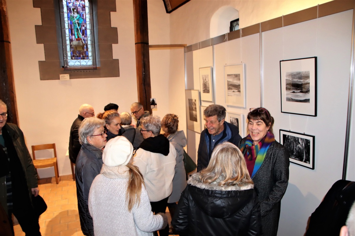 Die gut besuchte Vernissage der ersten Kunstausstellung im Rahmen der 1150-Jahr-Feier lässt auf viele anregende Entdeckungen und Begegnungen an den kommenden zehn Kurzausstellungen hoffen.