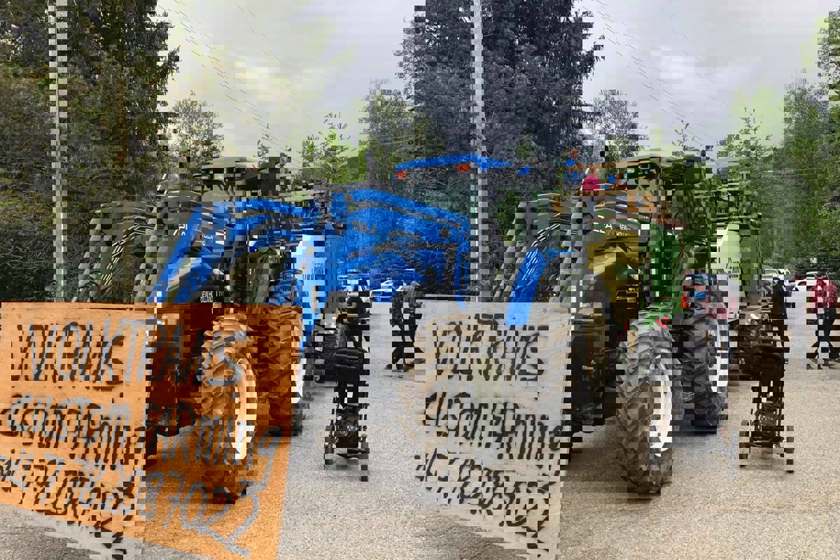 Nach der Forst- in die Landwirtschaft? Christian Volk bietet neuerdings Lohnarbeiten an. Nach der Forst- in die Landwirtschaft? Christian Volk bietet neuerdings Lohnarbeiten an.