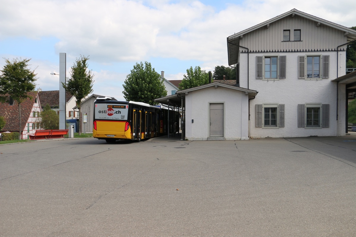 Postauto verschiebt die Fahrzeiten der Linie 612. Bei der Verwaltung in Andelfingen sind darob 77 Fahrplanbegehren eingetroffen. Ein Vorschlag ist, dass dieser Kurs gar nicht mehr nach Andelfingen geführt wird.
