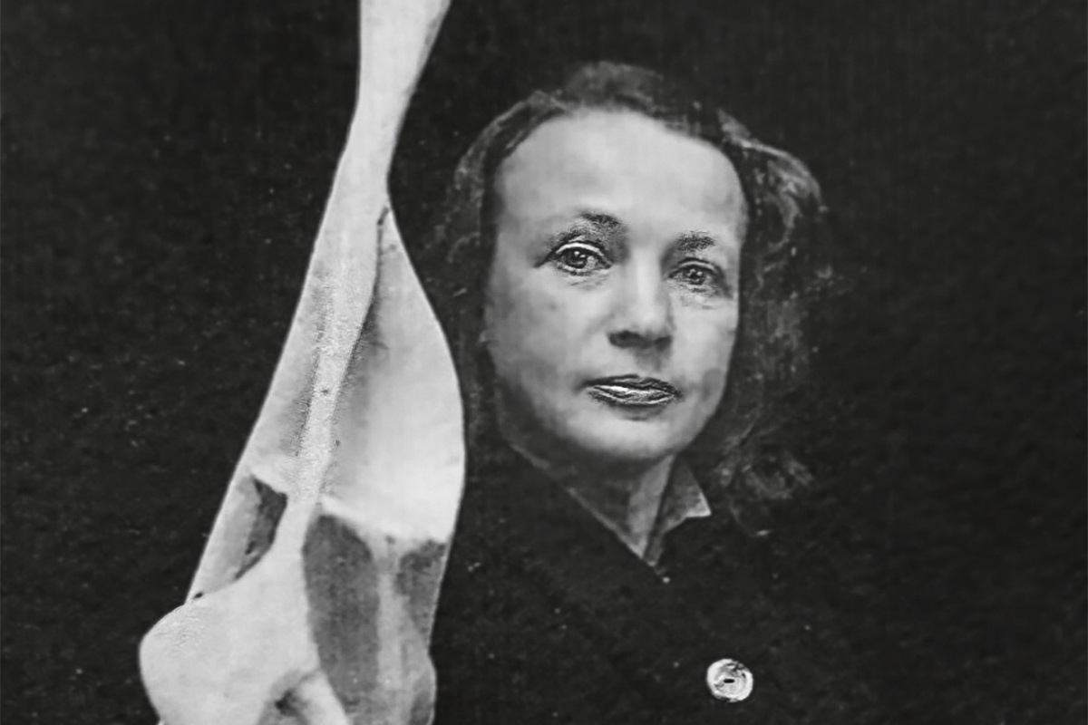 Isabelle Waldberg mit einer ihrer Skulpturen von 1953.