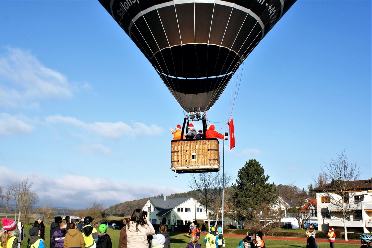 Rund 80 Kinder und 20 Erwachsene waren beim Start dabei. Rund 80 Kinder und 20 Erwachsene waren beim Start dabei.