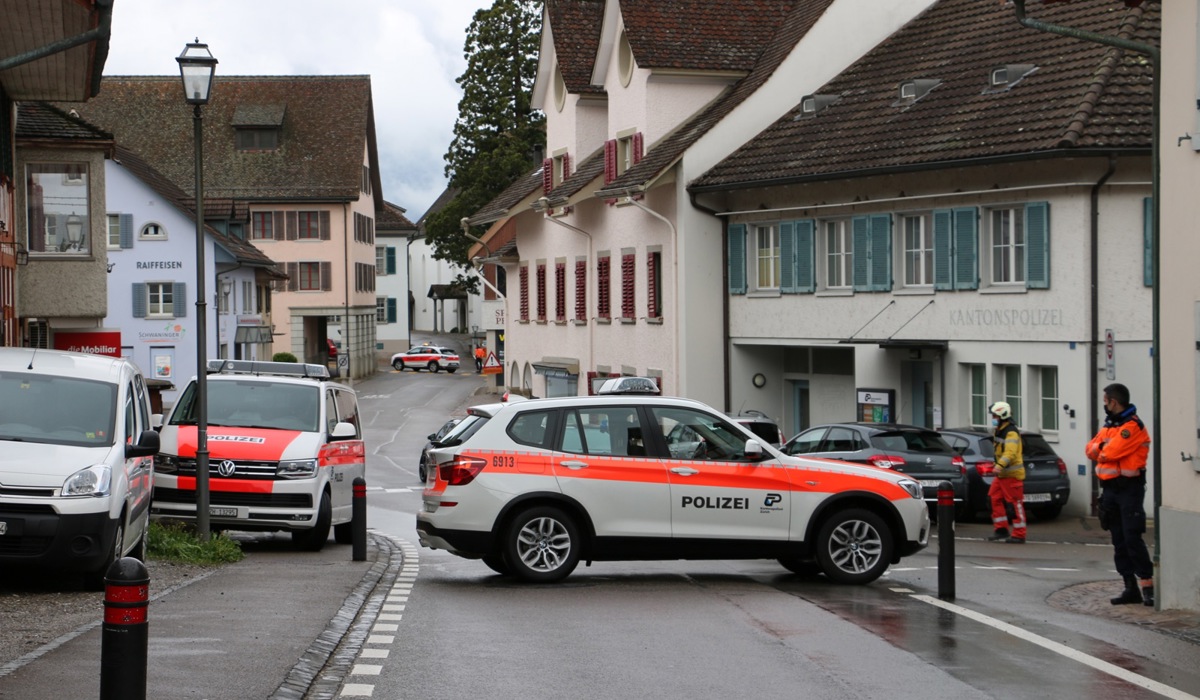 absperrung_sm3.jpg absperrung_sm3.jpg