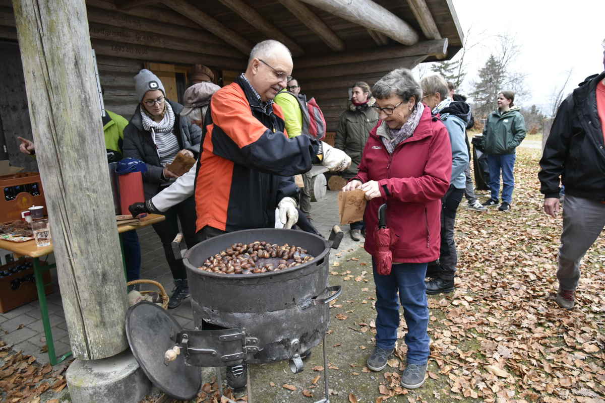 Förster Hans Beereuter freute sich über den Erfolg des Marroni-Fests.